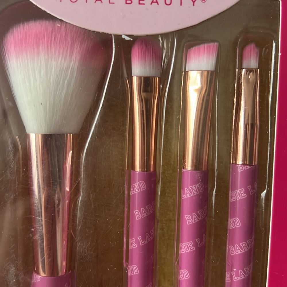 Barbie The Movie Makeup Brush Set Mexico Exclusive - Picture 3 of 7